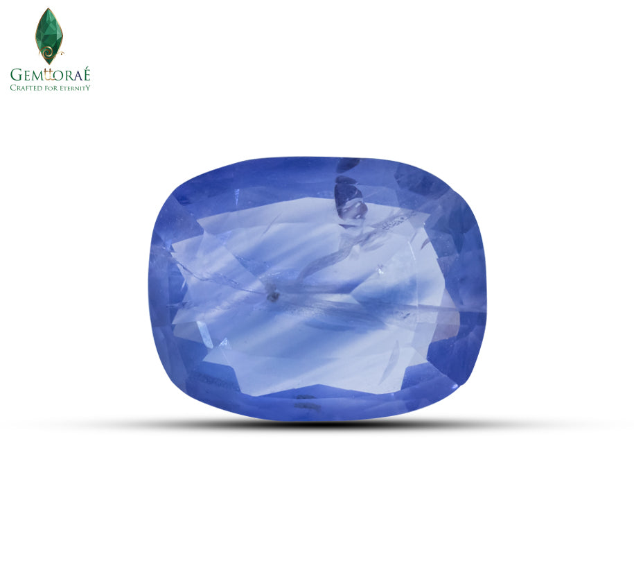 Loose blue sapphire gemstone with fine clarity