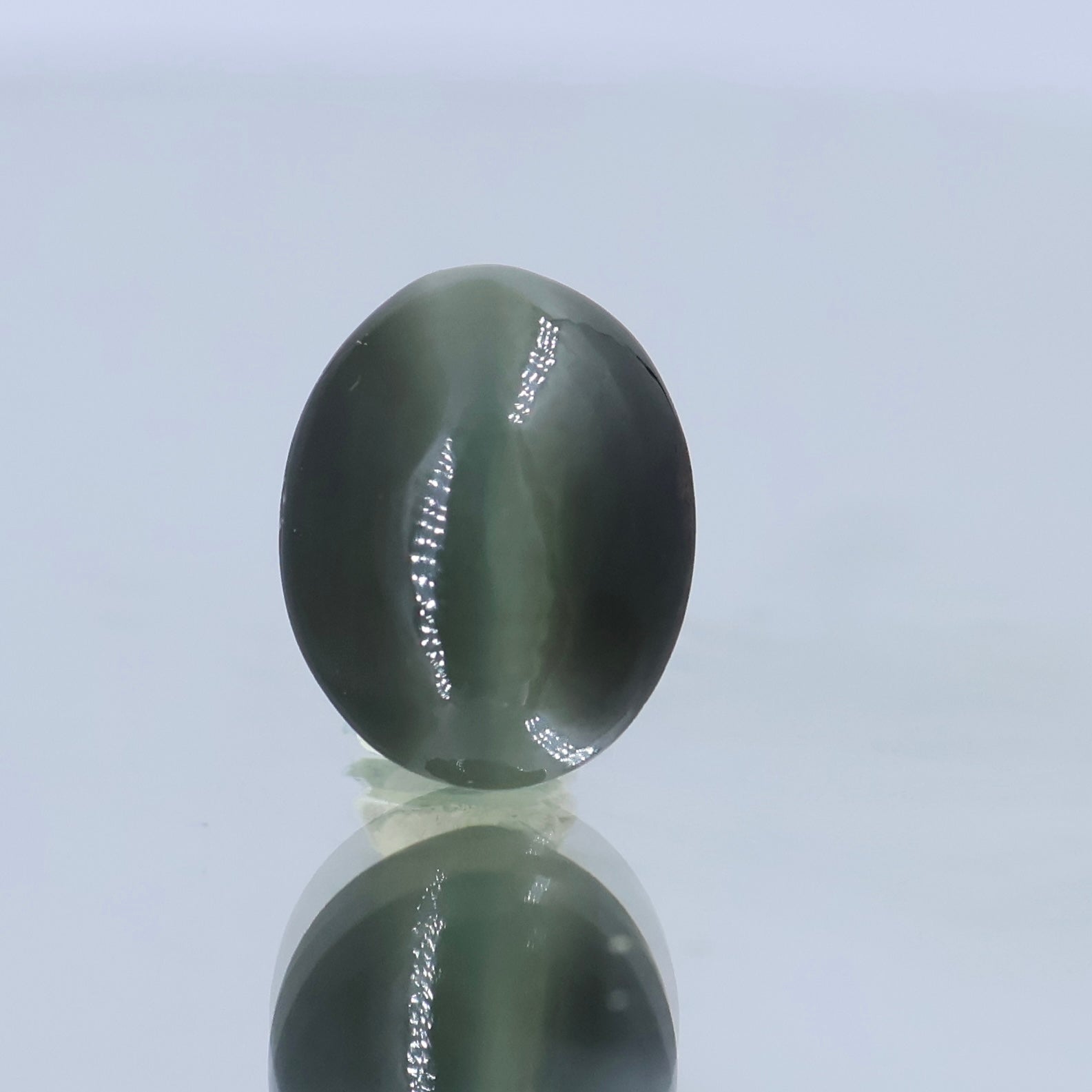 Chatoyant Lehsunia Cat's Eye Natural Indian Gemstone