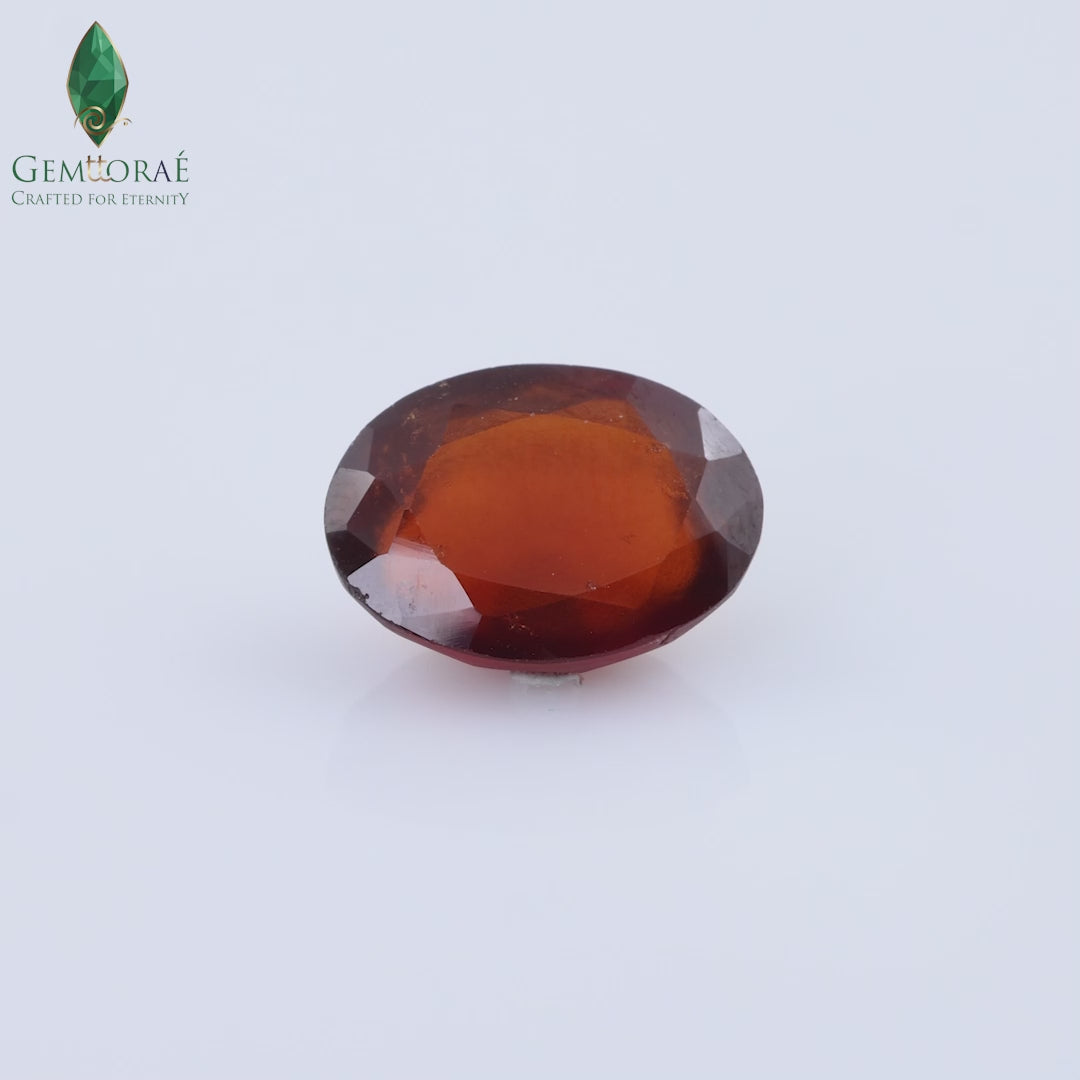 Video of natural Garnet Gem displaying brilliant reflections