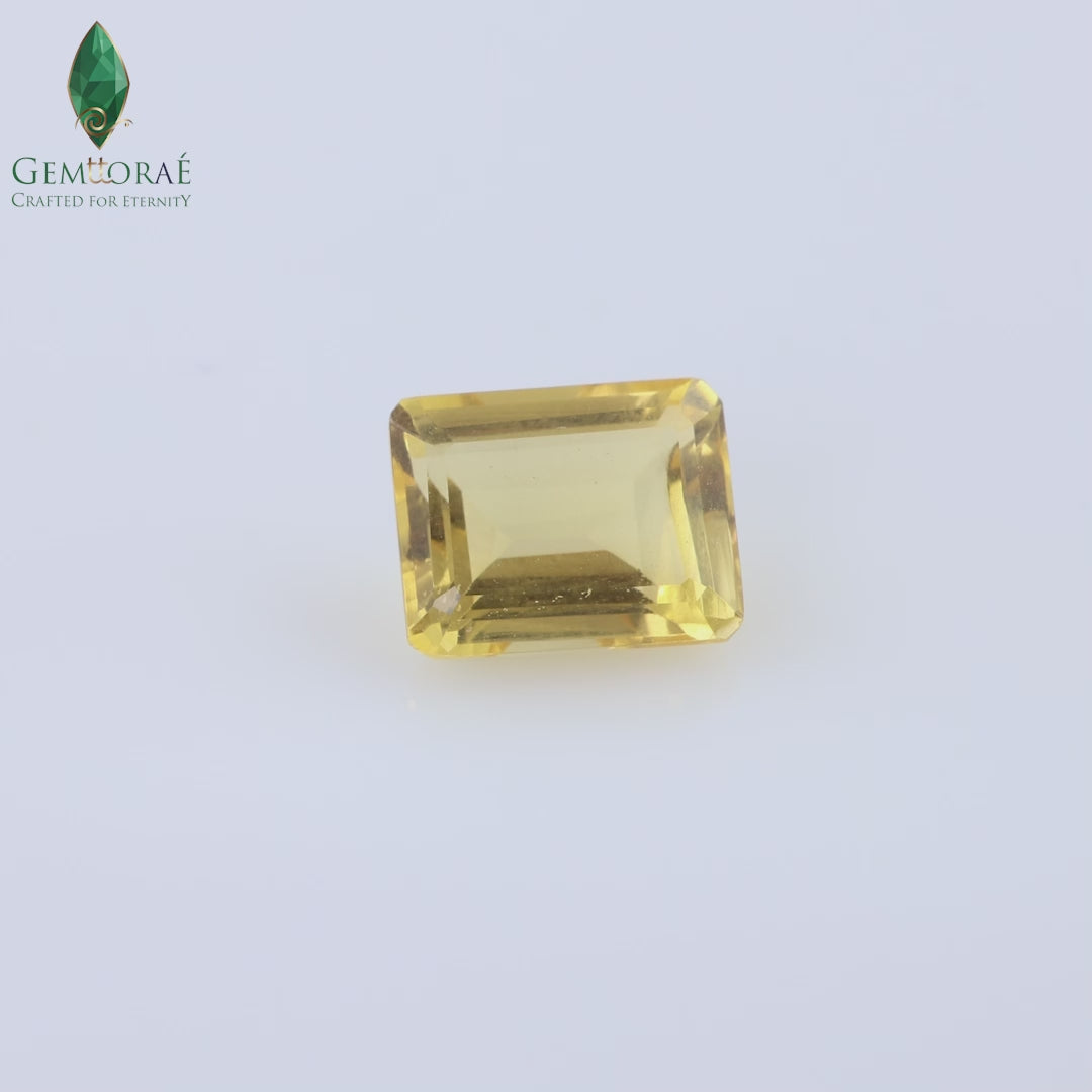 Product video of Brazilian Citrine displaying natural light reflection