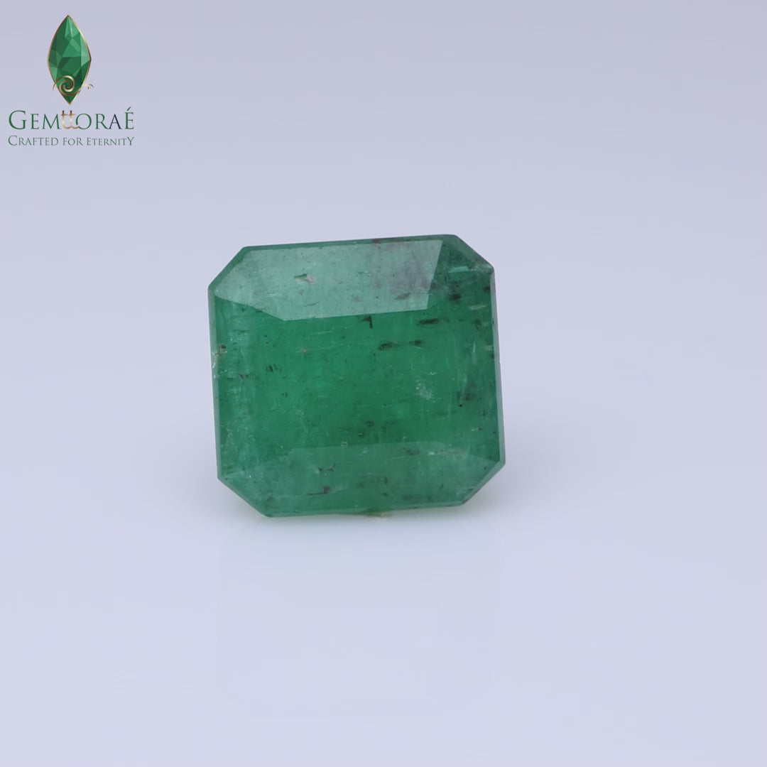 Loose emerald stone with premium quality