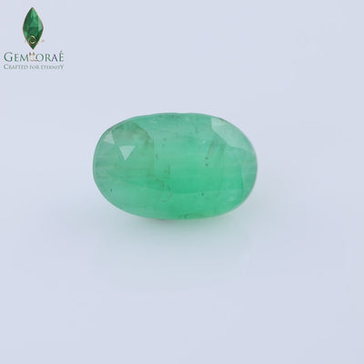 Video of genuine Natural Emerald Stone under rotating light