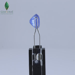 Oval blue sapphire gemstone with natural beauty