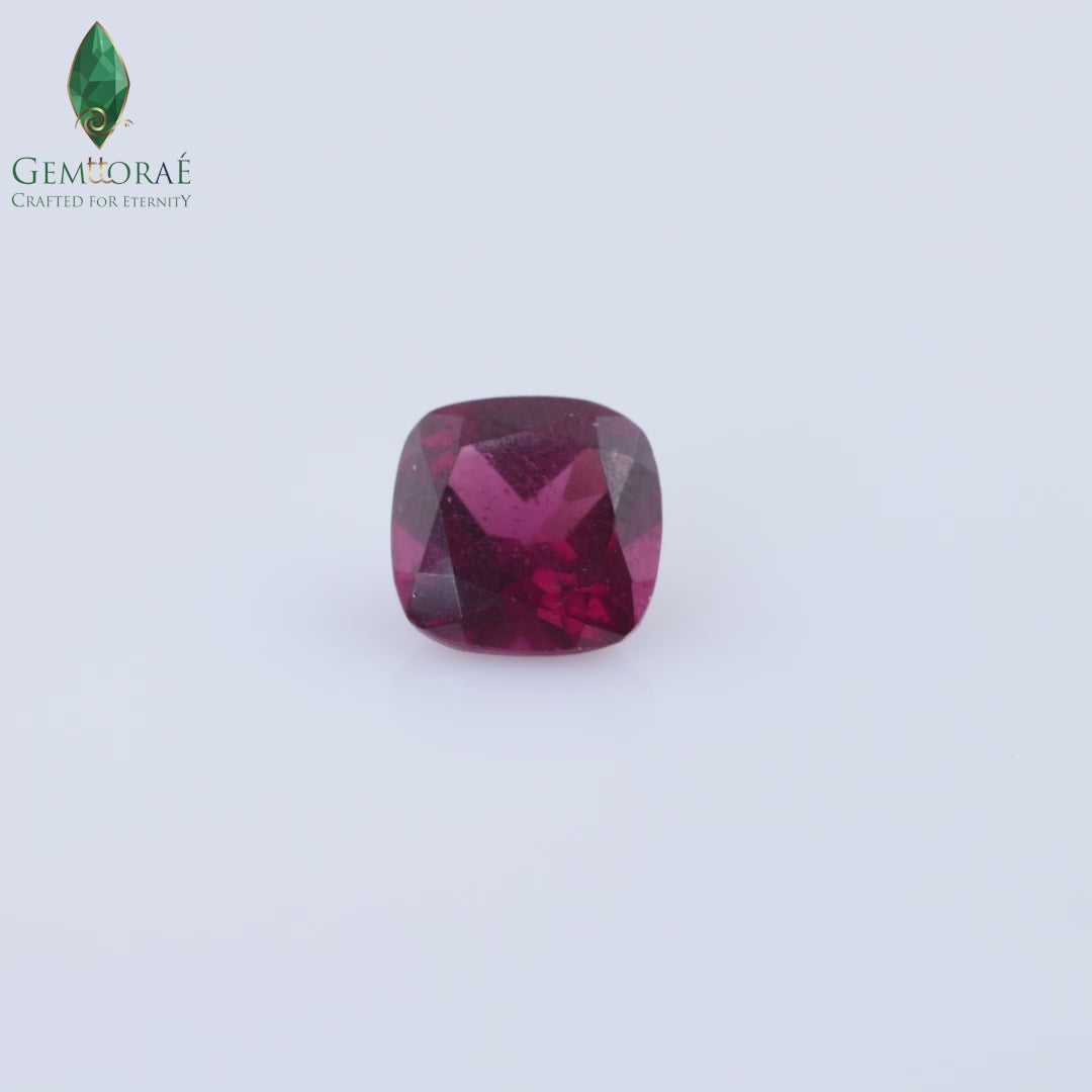 Product video of Rhodolite Garnet highlighting brilliant sparkle