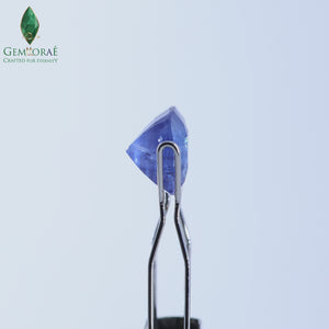 Fine blue sapphire stone with exceptional transparency