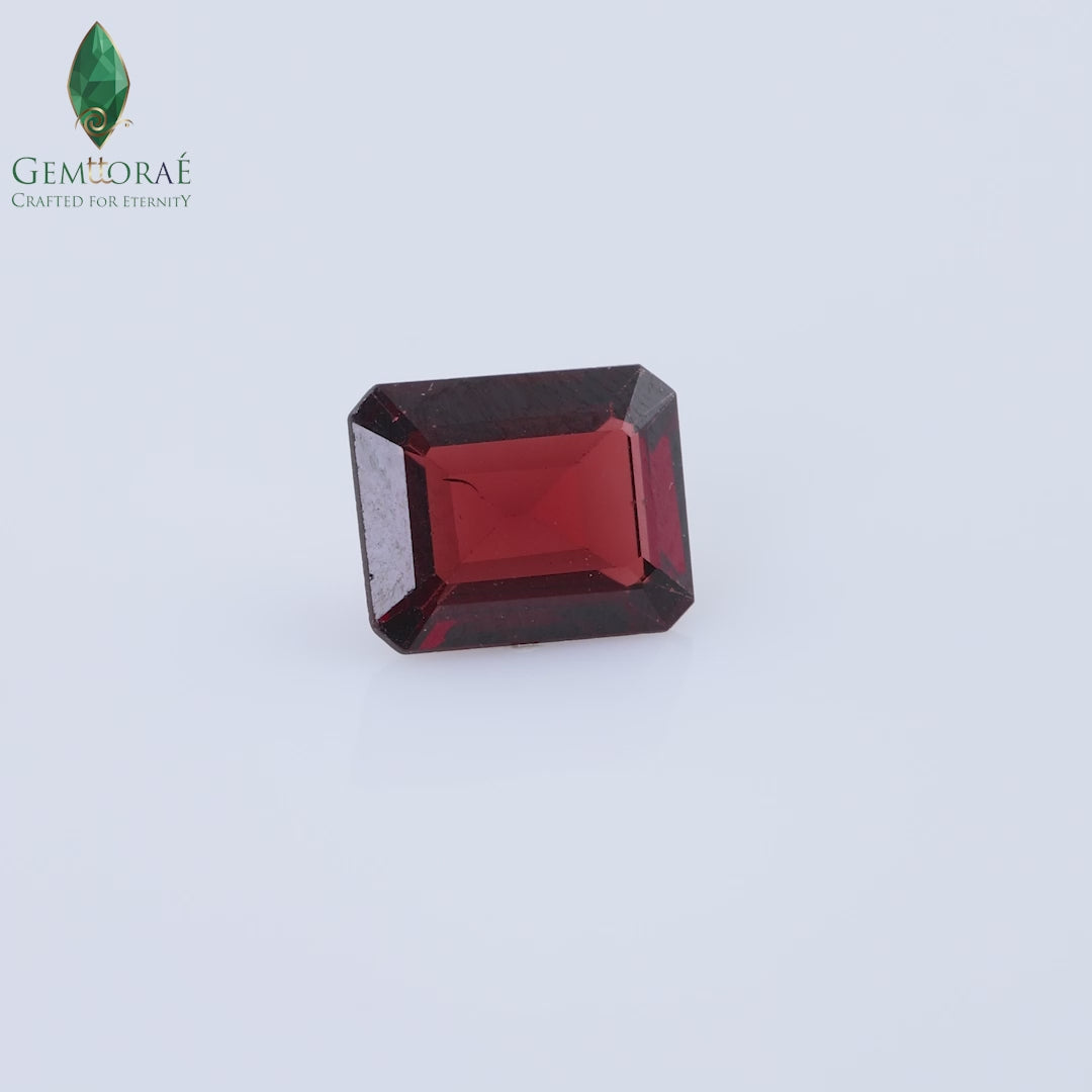 Video of Garnet Gemstone during 360° product rotation