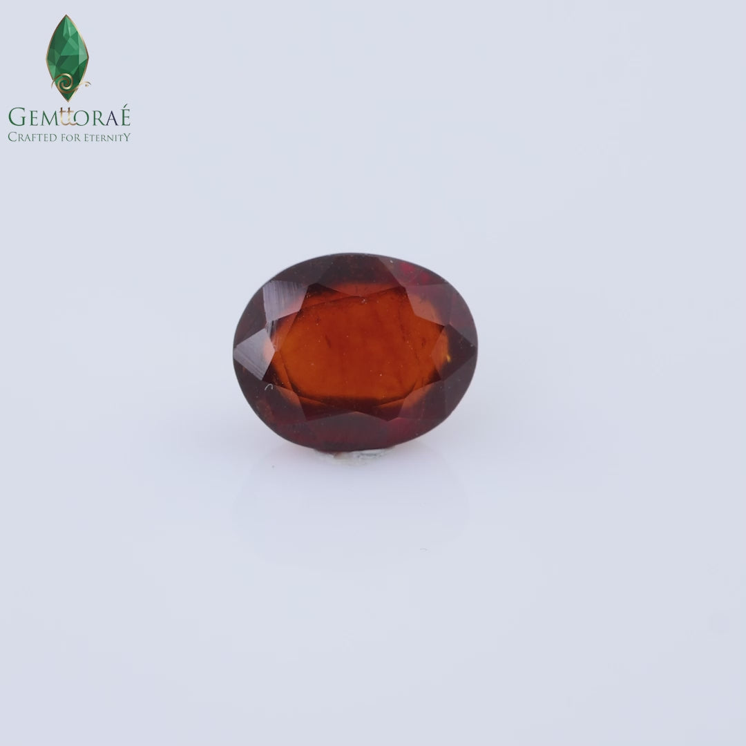 Video of natural Garnet Gem displaying rich colour reflections