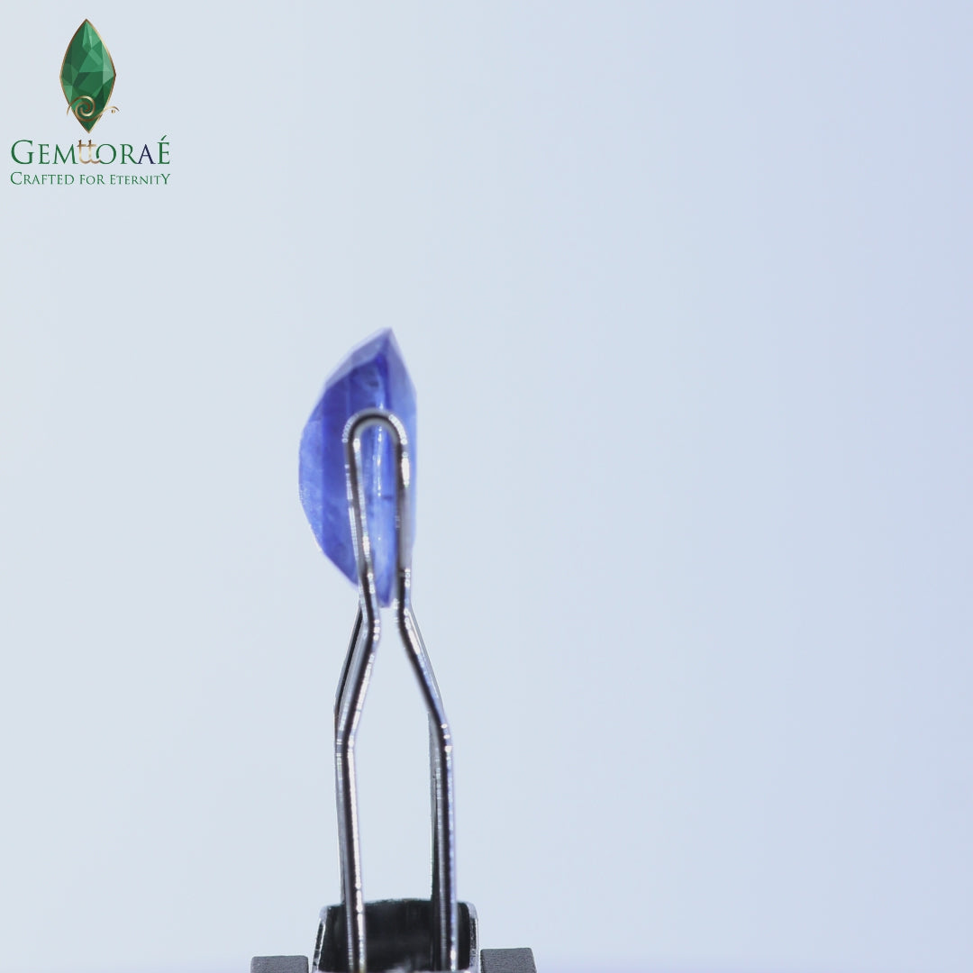 Natural blue sapphire stone with exceptional sparkle