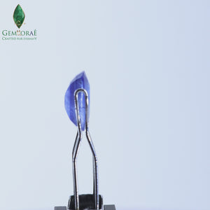 Natural blue sapphire stone with exceptional sparkle