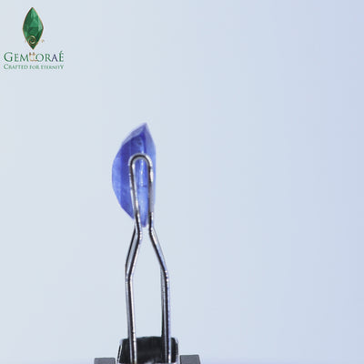 Natural blue sapphire stone with exceptional sparkle