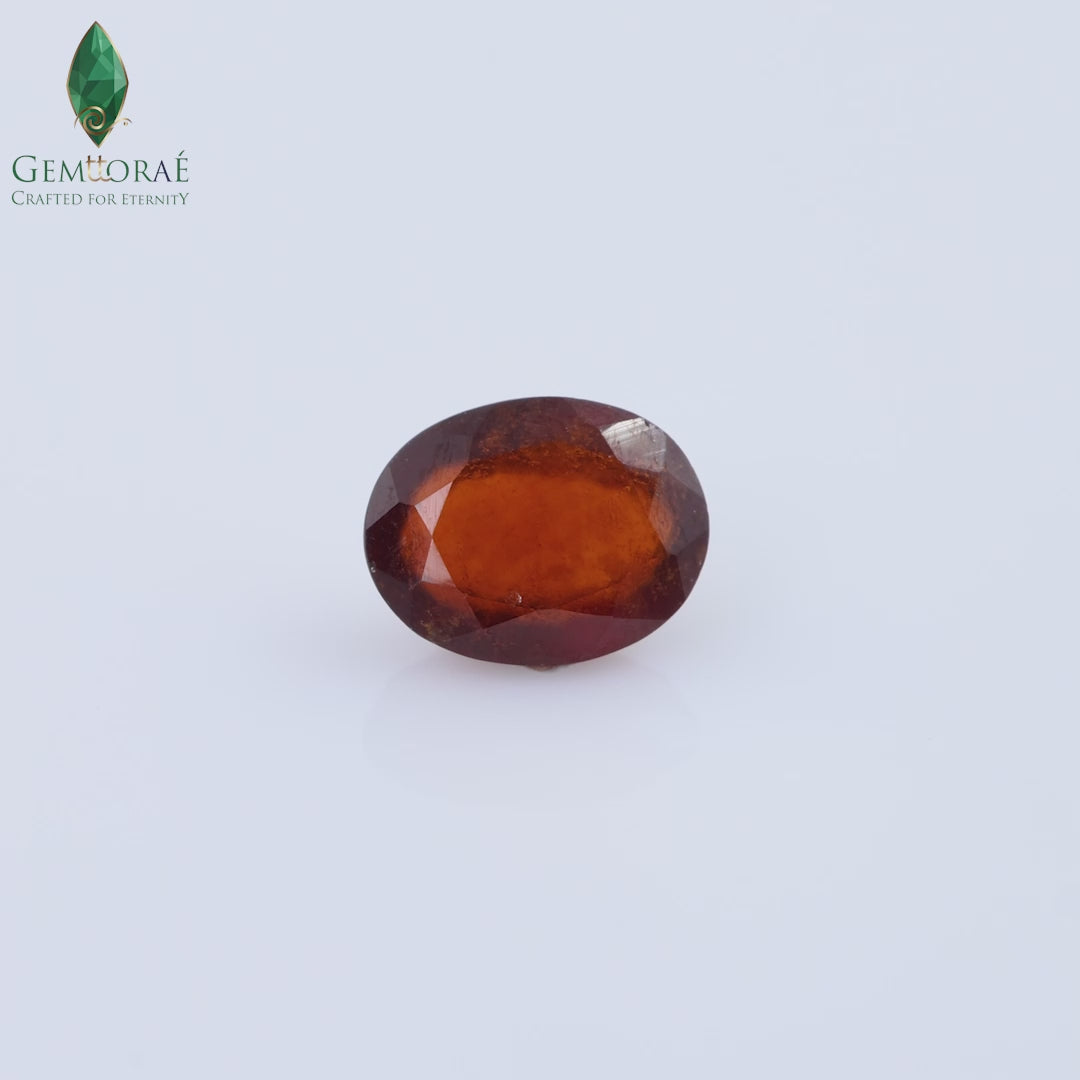 Product video of African Gomed Ratna displaying natural brilliance