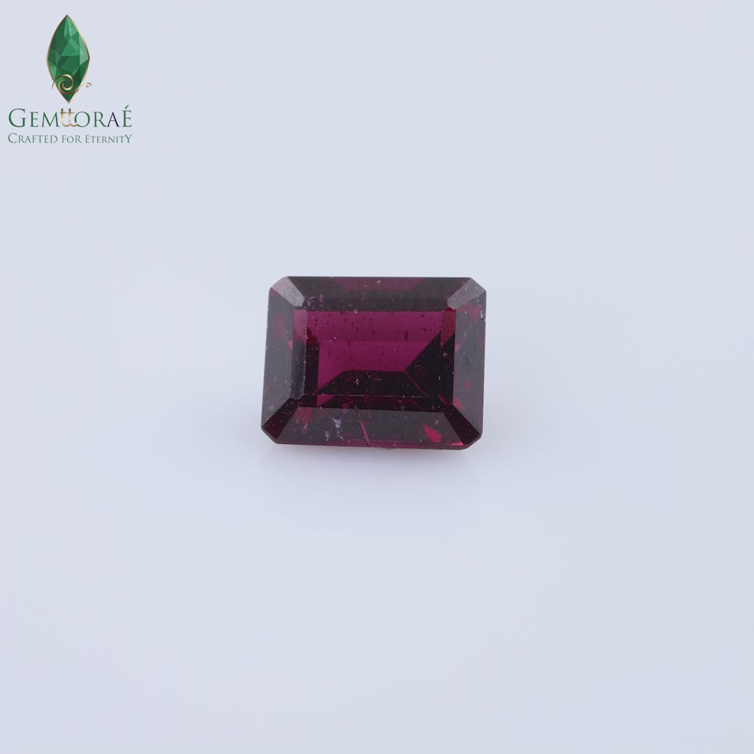 Video of Red Garnet in a rotating product view