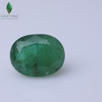 Loose emerald gemstone with radiant sparkle