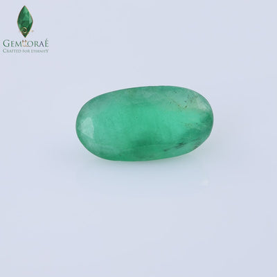 Video of genuine Emerald Gemstone under rotating light